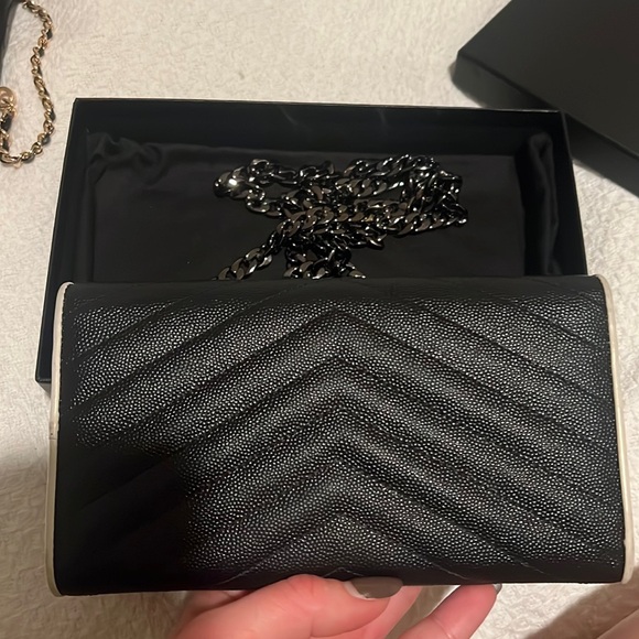 Authentic YSL Grain de Poudre Chevron Cassandra WOC Wallet On Chain - Picture 5 of 16